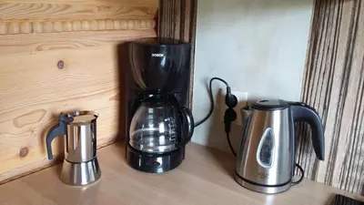 Zestaw do parzenia kawy i herbaty w obiekcie Domek jak z bajki - stylowy domek z bali z kominkiem