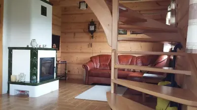 Część wypoczynkowa w obiekcie Domek jak z bajki - stylowy domek z bali z kominkiem