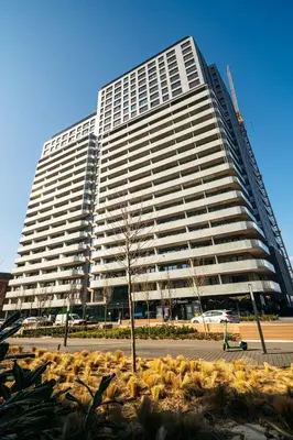 Budynek, w którym mieści się apartament