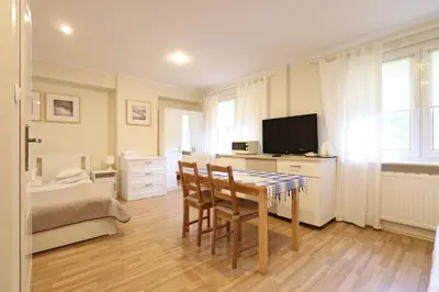 Telewizja i/lub zestaw kina domowego w obiekcie Wood Creek Apartments