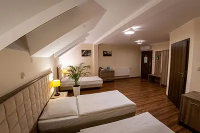 Łóżko lub łóżka w pokoju w obiekcie Zajazd Pod Borem