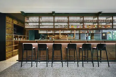 Hol lub bar w obiekcie Four Points by Sheraton Wroclaw