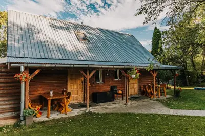 Budynek, w którym mieści się domek letniskowy