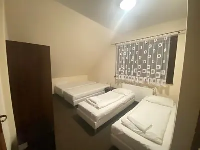 Łóżko lub łóżka w pokoju w obiekcie Pensjonat Lew Jaskiniowy
