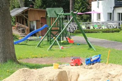 Plac zabaw dla dzieci w obiekcie Ośrodek Wypoczynkowy Radosno