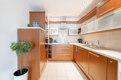 Kuchnia lub aneks kuchenny w obiekcie Apartament 55m2 - Darmowy Garaż - Klimatyzacja - Centrum - 24na7
