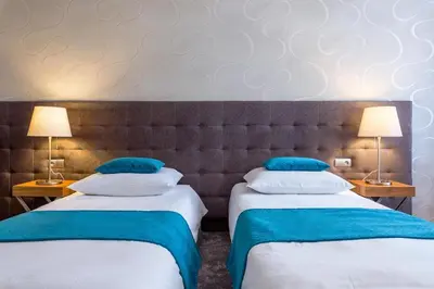 Łóżko lub łóżka w pokoju w obiekcie Tulip Hotels - Wroclaw Patio
