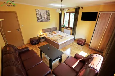Telewizja i/lub zestaw kina domowego w obiekcie Dom na wzgórzu