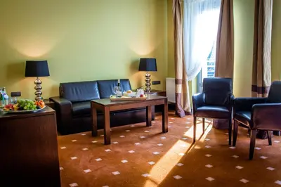 Część wypoczynkowa w obiekcie Hotel Nowy Dwór Elizy blisko Sky Bridge