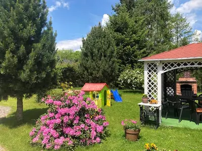 Ogród w obiekcie Apartamenty Stokrotka