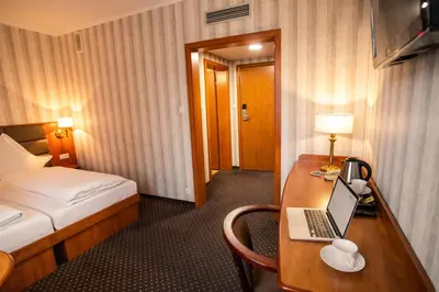 Telewizja i/lub zestaw kina domowego w obiekcie Premium Hotel Bacero Wrocław