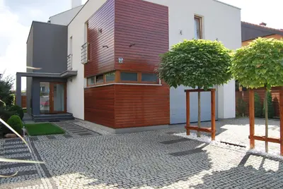 Budynek, w którym mieści się apartament