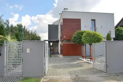 Budynek, w którym mieści się apartament
