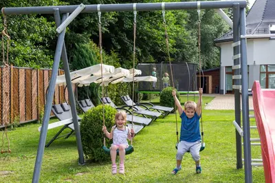 Plac zabaw dla dzieci w obiekcie Apartamenty i pokoje Montana
