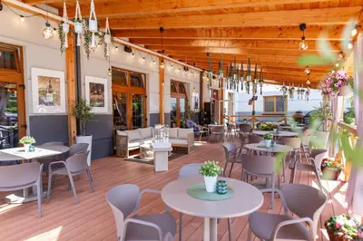 Restauracja lub miejsce do jedzenia w obiekcie Apartamenty i pokoje Montana
