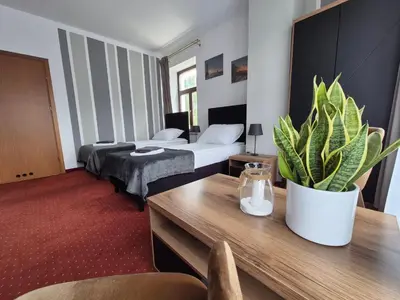 Łóżko lub łóżka w pokoju w obiekcie Apartamenty Amadeus & Trattoria Matteo e Raffaello