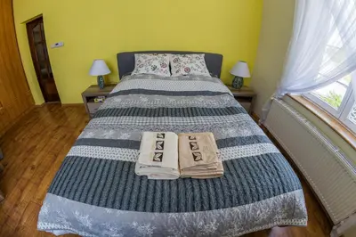 Łóżko lub łóżka w pokoju w obiekcie Apartament Zdrojowa 45