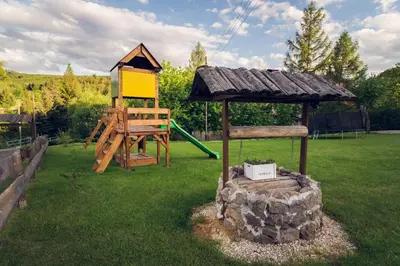 Plac zabaw dla dzieci w obiekcie Domek Skowronek