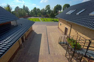 Budynek, w którym mieści się hotel