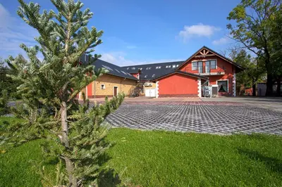 Budynek, w którym mieści się hotel