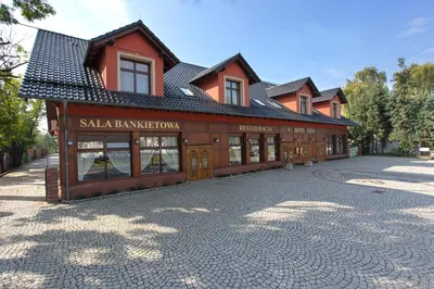 Budynek, w którym mieści się hotel