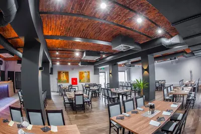 Restauracja lub miejsce do jedzenia w obiekcie Restauracja Park Szwajcaria