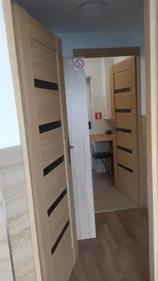 Plan piętra w obiekcie Pokoje Gościnne z łazienkami przy Wrocławiu, darmowy parking