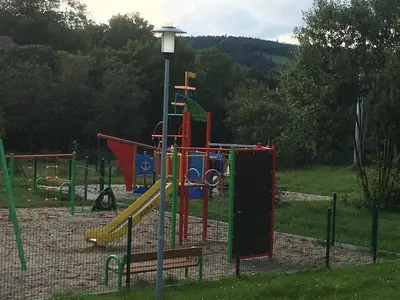 Plac zabaw dla dzieci w obiekcie Apartment 6 Gwiazdek
