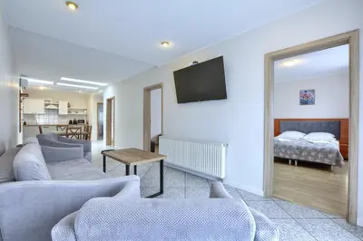 Telewizja i/lub zestaw kina domowego w obiekcie Apartamenty Rodzinne Zdrojowe