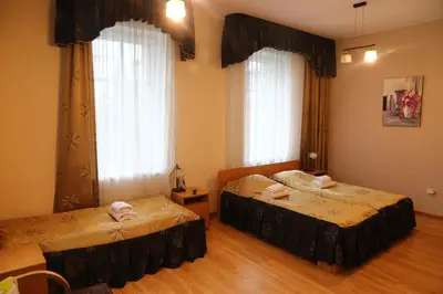 Łóżko lub łóżka w pokoju w obiekcie Dom Wypoczynkowy HALKA Kudowa-Zdrój w górach