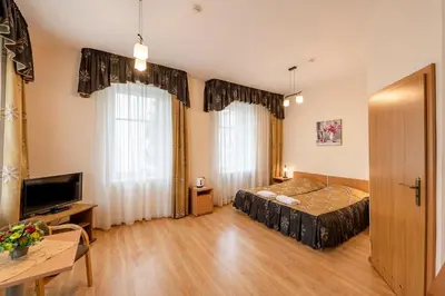 Łóżko lub łóżka w pokoju w obiekcie Dom Wypoczynkowy HALKA Kudowa-Zdrój w górach