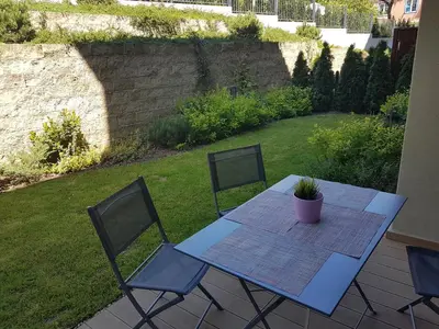 Ogród w obiekcie Apartament z Ogrodem