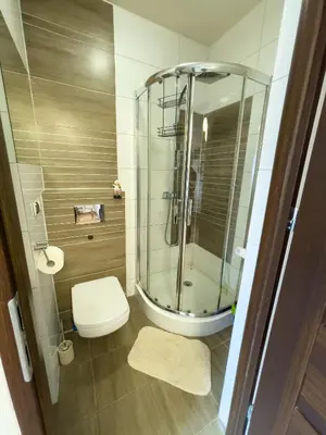 Łazienka w obiekcie Apartament fioletowy w Polanicy