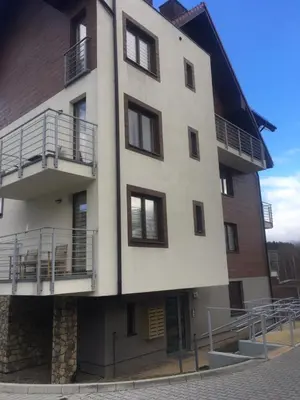 Balkon lub taras w obiekcie Apartament fioletowy w Polanicy