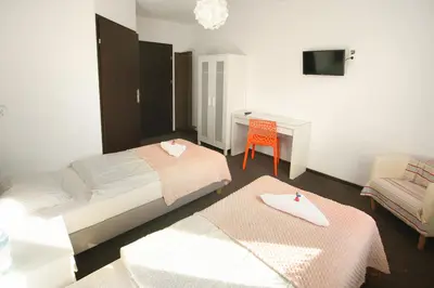 Łóżko lub łóżka w pokoju w obiekcie Szekla