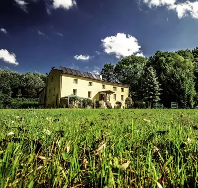 Budynek, w którym mieści się gospodarstwo agroturystyczne