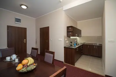 Kuchnia lub aneks kuchenny w obiekcie Jasek Premium Hotel Wrocław