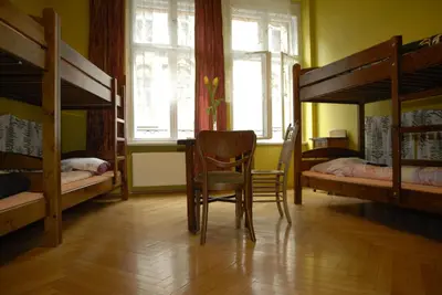 Łóżko lub łóżka w pokoju w obiekcie Hostel, Pokoje gościnne Mleczarnia - Ozonowane