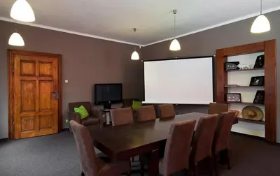 Telewizja i/lub zestaw kina domowego w obiekcie A' PROPOS Hotel, Restauracja, Club