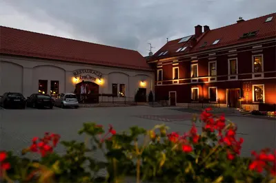 Budynek, w którym mieści się hotel