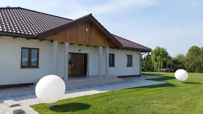 Budynek, w którym mieści się willa