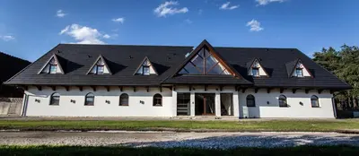 Budynek, w którym mieści się hotel
