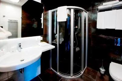 Łazienka w obiekcie Hotel Symfonia Osjaków