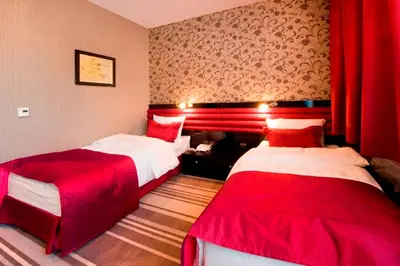 Łóżko lub łóżka w pokoju w obiekcie Hotel Symfonia Osjaków