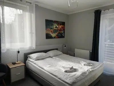 Łóżko lub łóżka w pokoju w obiekcie Apartamenty Wczasowa - z widokiem na góry, parkingiem, narciarnią