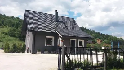 Budynek, w którym mieści się gospodarstwo agroturystyczne