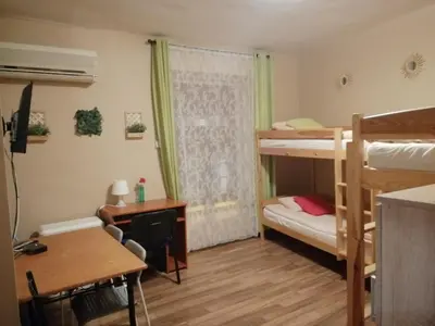 Łóżko lub łóżka w pokoju w obiekcie Hostel Gliwice Centrum PARKING