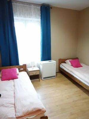 Łóżko lub łóżka w pokoju w obiekcie Hostel Gliwice Centrum PARKING