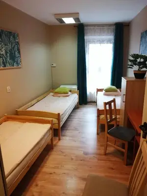 Łóżko lub łóżka w pokoju w obiekcie Hostel Gliwice Centrum PARKING