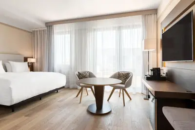 Łóżko lub łóżka w pokoju w obiekcie AC Hotel by Marriott Wroclaw
